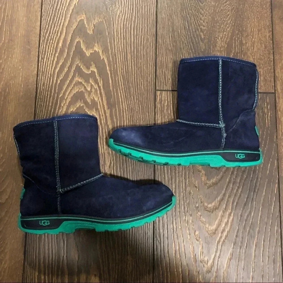 Youth Ugg boots - Picture 1 of 6